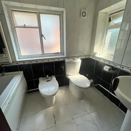 17 Howard Road. Southampton Exterior photo
